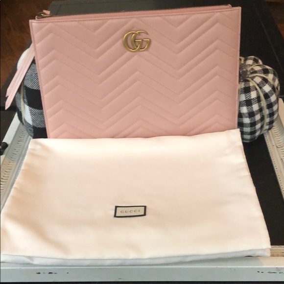 Gucci Marmont GG Pouch - Picture 4 of 6